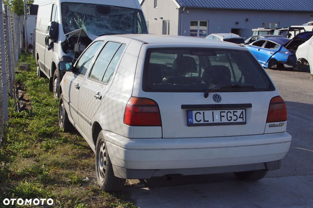 Auto na części - Volkswagen Golf III 1.4 8V 60 KM AEX DGL LB9A 1996R Silnik Skrzynia Drzwi Szyba Lusterko Błotnik Klapa Zderzak Deska Kokpit Sterownik Moduł Czujnik Licznik Kierownica - 6