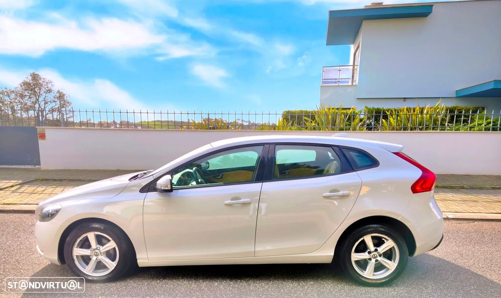 Volvo V40 2.0 D2 Momentum Eco - 4