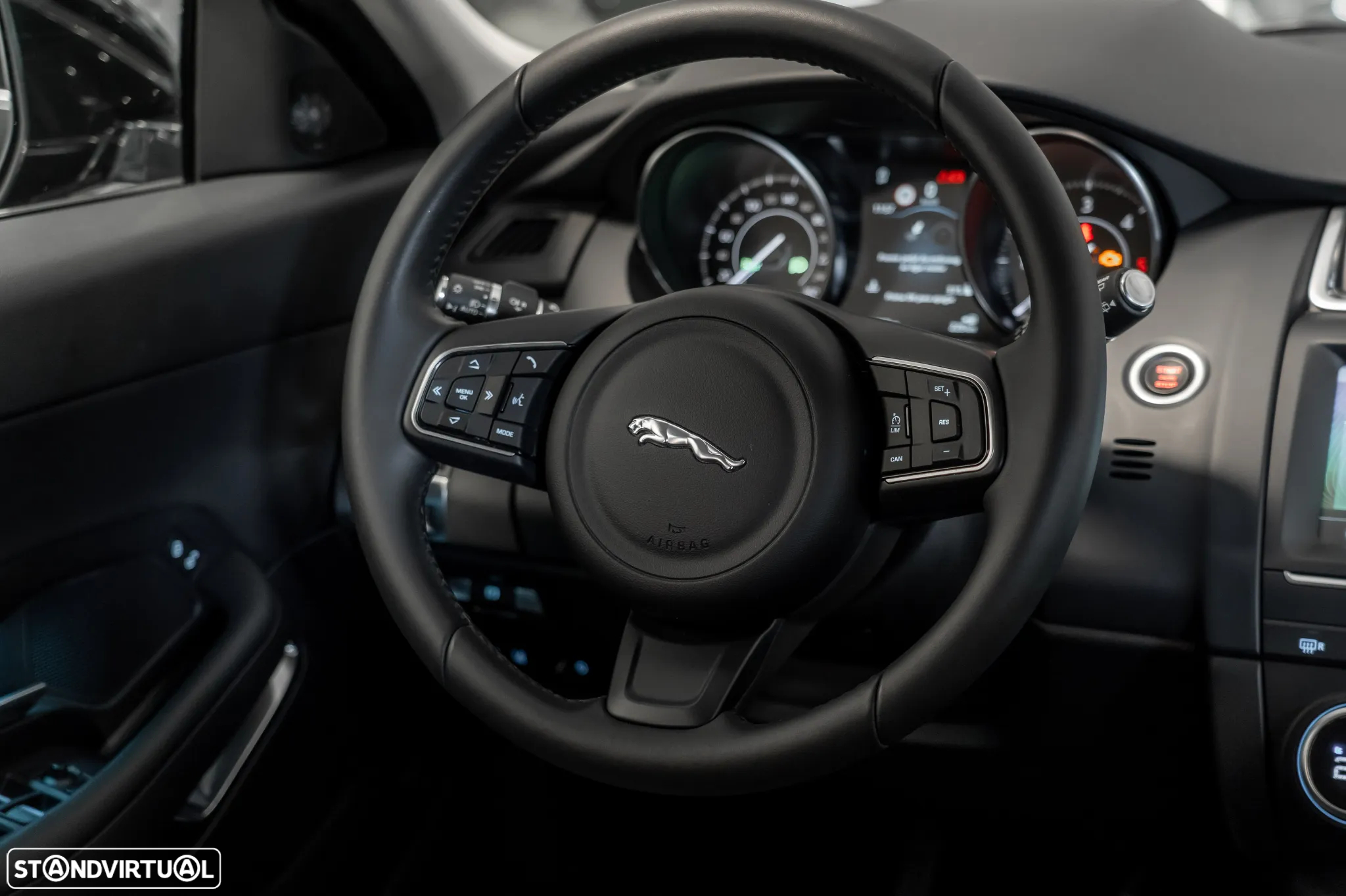 Jaguar E-Pace 2.0 i4D - 16