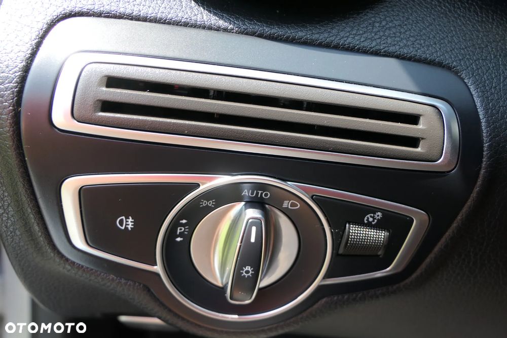 Mercedes-Benz Klasa C 180 7G-TRONIC Edition 1 - 35