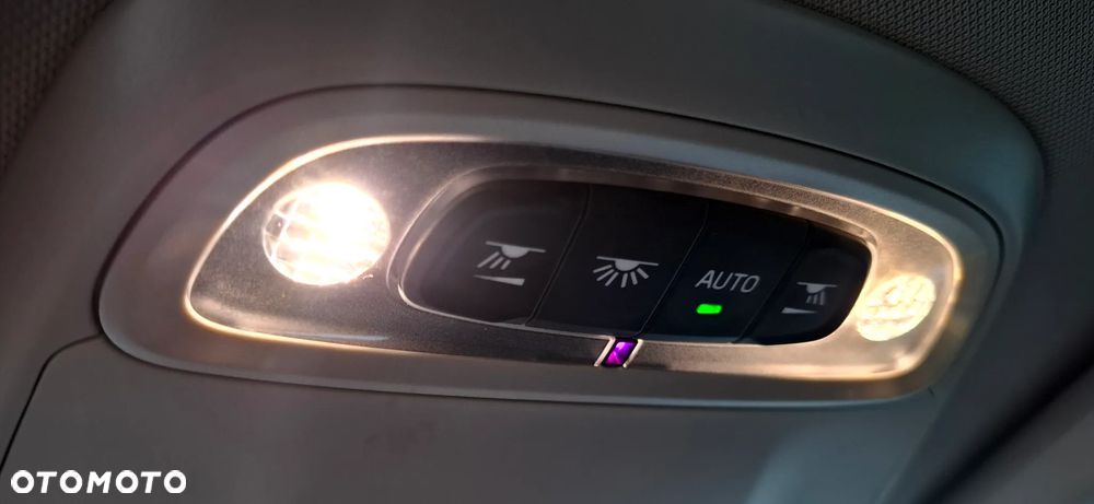 Volvo V40 D4 Kinetic - 11