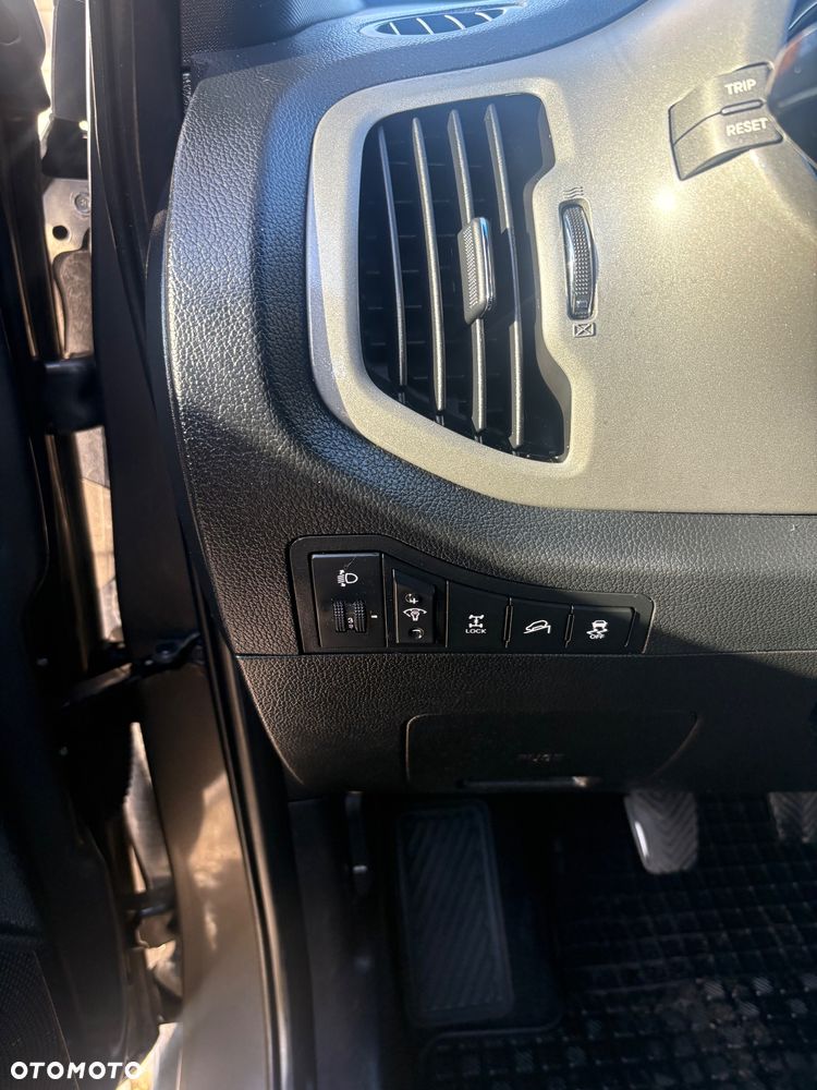 Kia Sportage 2.0 CRDI 4WD Fifa World Cup Edition - 35