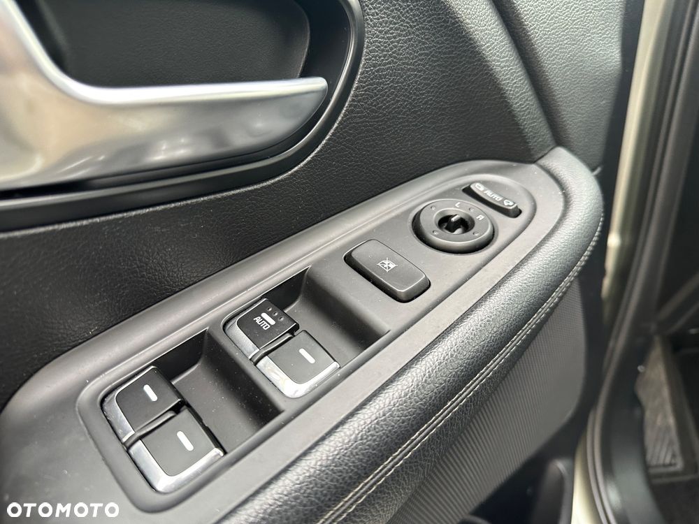 Kia Carens 1.6 GDI Dream Team Edition - 14