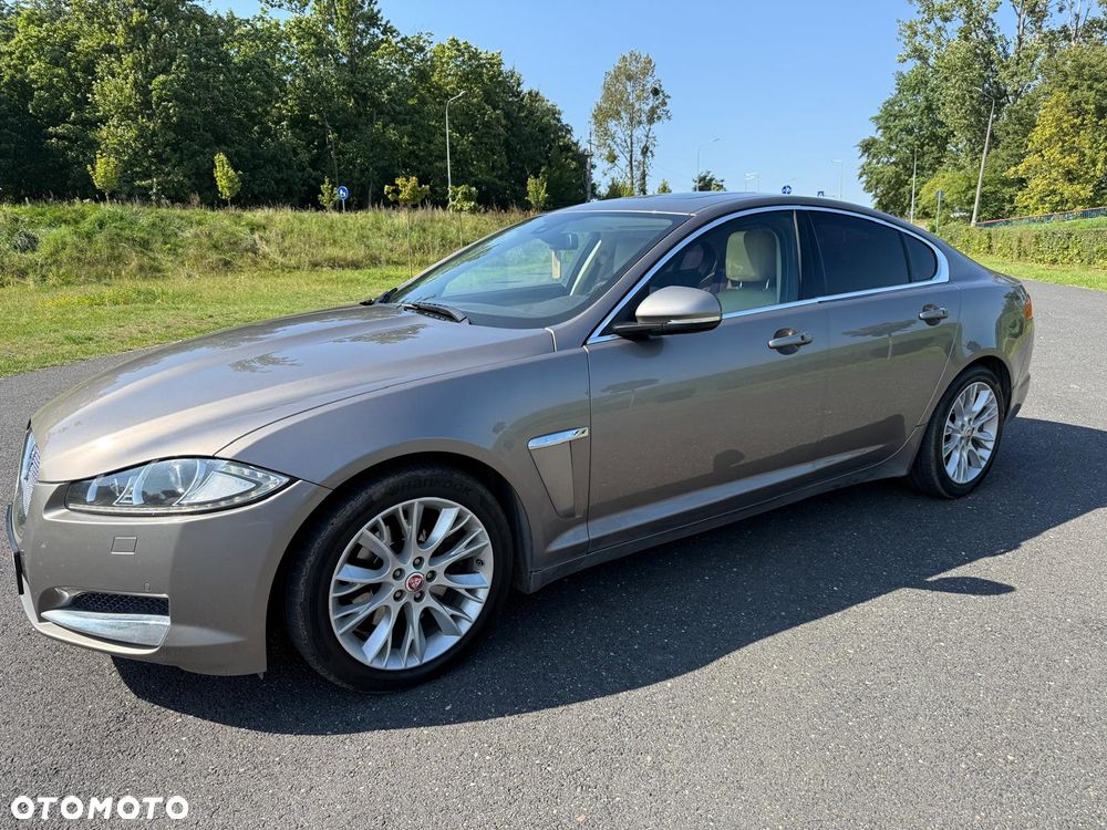 Jaguar XF 3.0 V6 D Luxury - 21