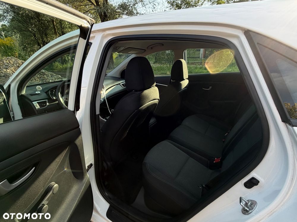 Hyundai i30 1.6 Classic + - 11
