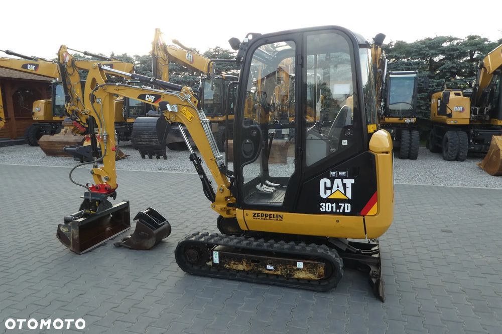 Caterpillar 301,7D Z NIEMIEC DWIE ŁYŻKI - 2
