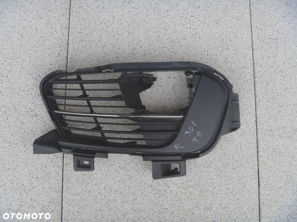 PEUGEOT 308 T9 LIFT PRAWA KRATKA ZDERZAKA CHROM ORYGINAŁ AA38255582 - 1