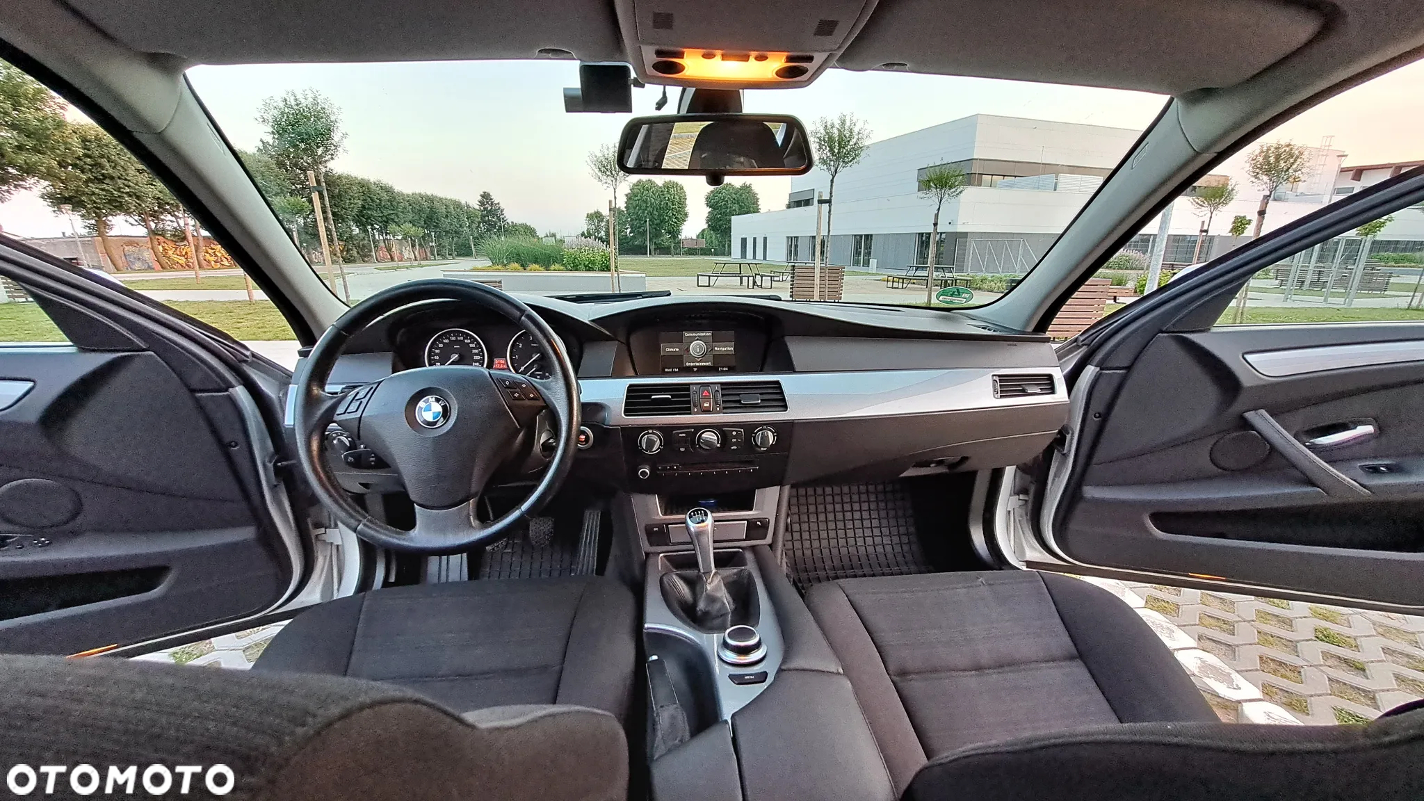 BMW Seria 5 523i - 9
