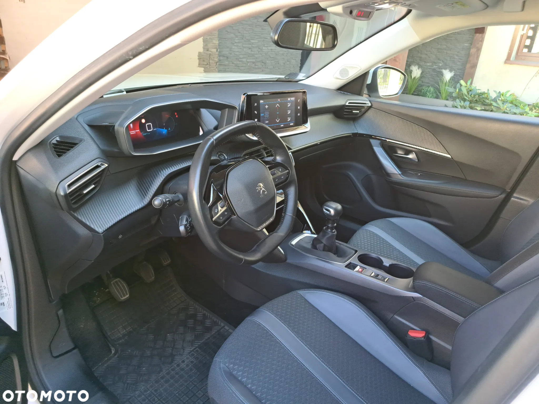 Peugeot 2008 1.2 PureTech Allure S&S - 23