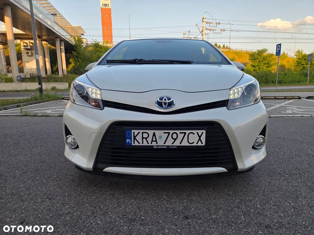Toyota Yaris Hybrid 100 Dynamic - 7