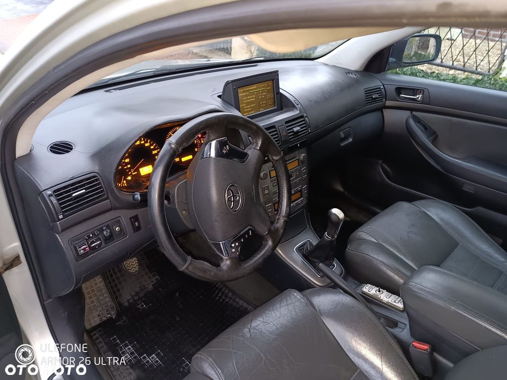Toyota Avensis - 9
