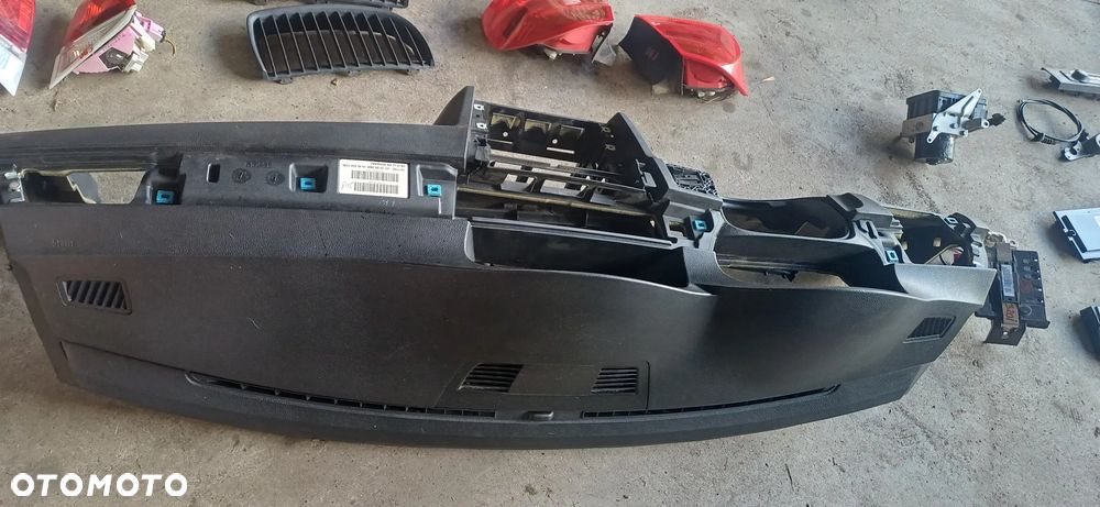 BMW E90 E91 E92 E93 DESKA KONSOLA POD NAVIGACJĘ navi EUROPA - 2