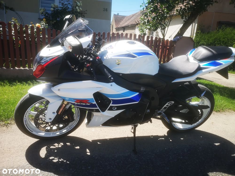 Suzuki GSR - 9