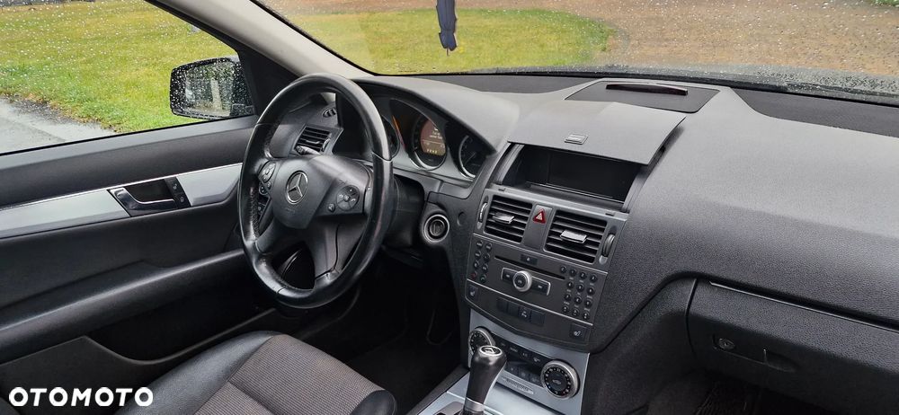 Mercedes-Benz Klasa C 180 CGI Automatik BlueEFFICIENCY Avantgarde - 35