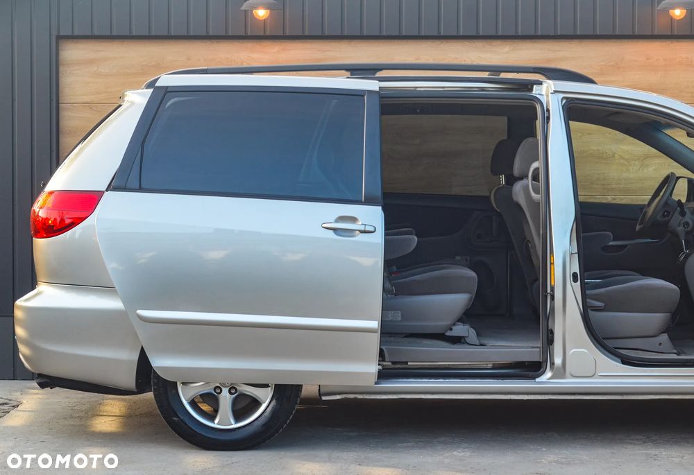Toyota Sienna - 11