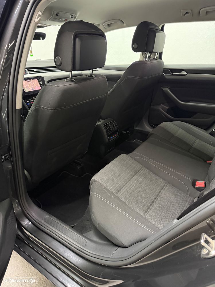 VW Passat Variant 2.0 TDi Elegance DSG - 17