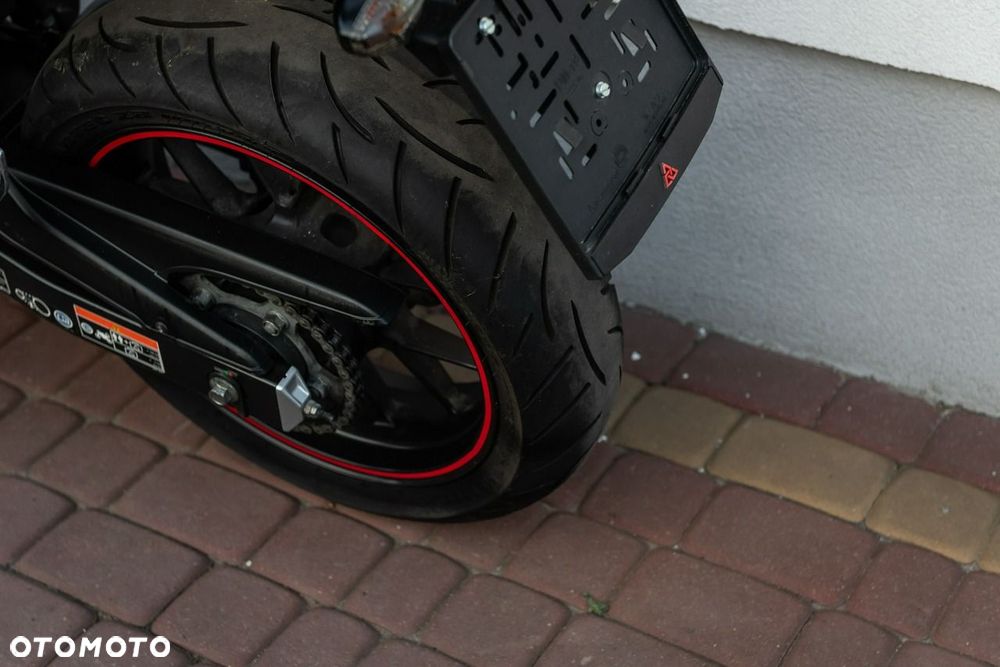 Honda CB - 12
