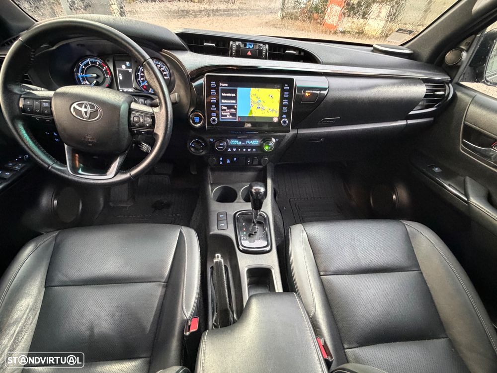 Toyota Hilux 2.8 D-4D 4WD Invincible TA - 9