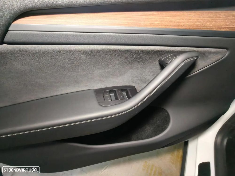 Tesla Model Y RWD - 30