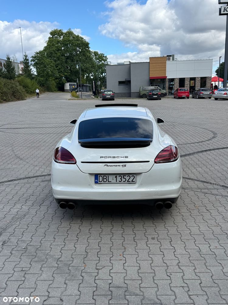 Porsche Panamera 4S - 4