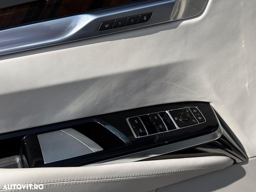 Cadillac Escalade - 19