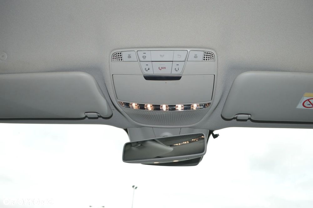 Mercedes-Benz Klasa E 220 d 9G-TRONIC - 21