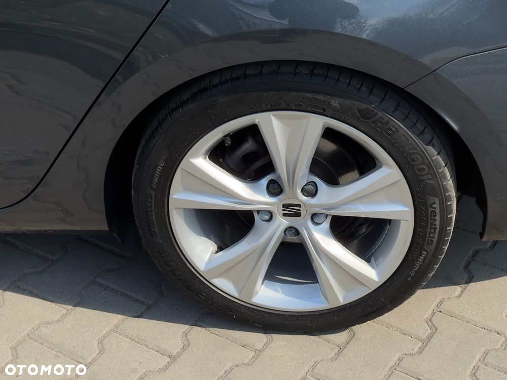 Seat Leon 1.5 eTSI OPF DSG FR Black Edition - 19