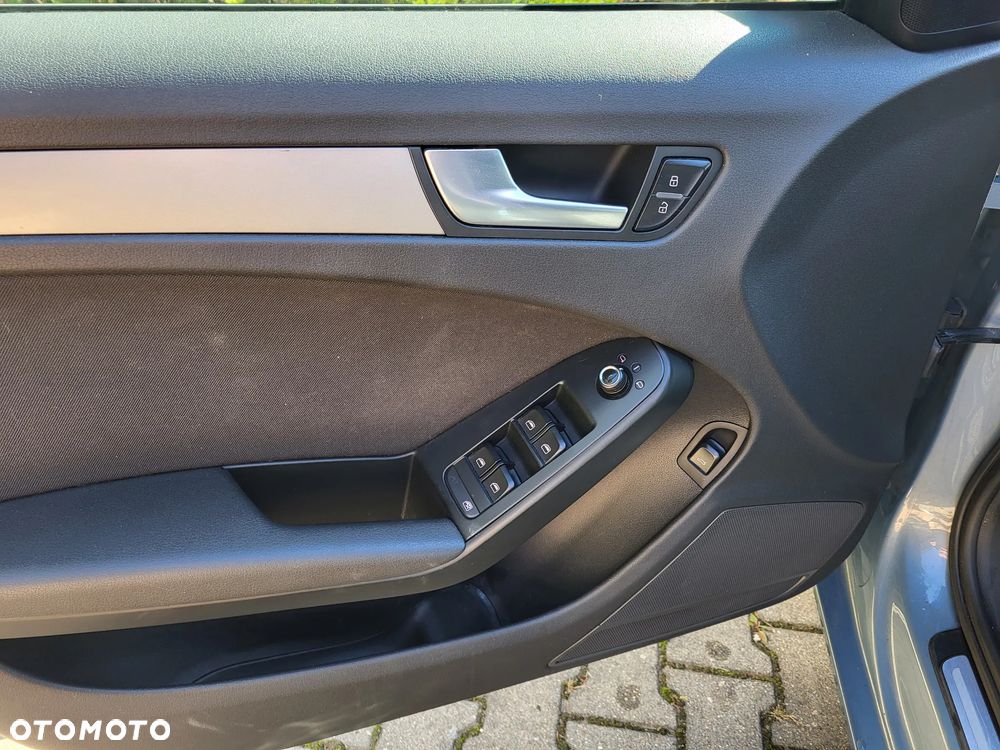 Audi A4 Limousine - 5