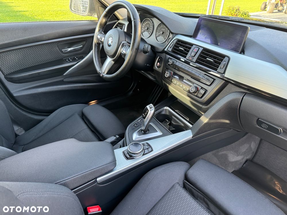 BMW Seria 3 320d Touring Sport Line - 28