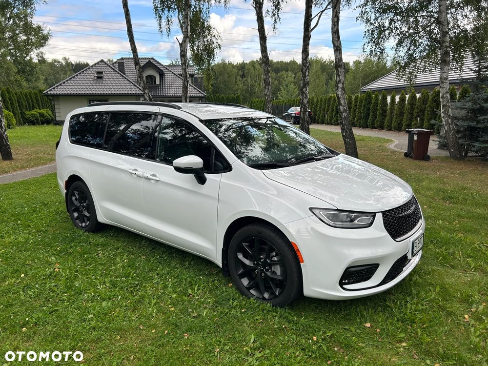 Chrysler Pacifica - 1