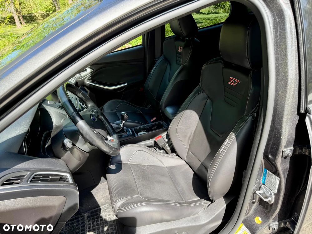 Ford Focus ST - 12