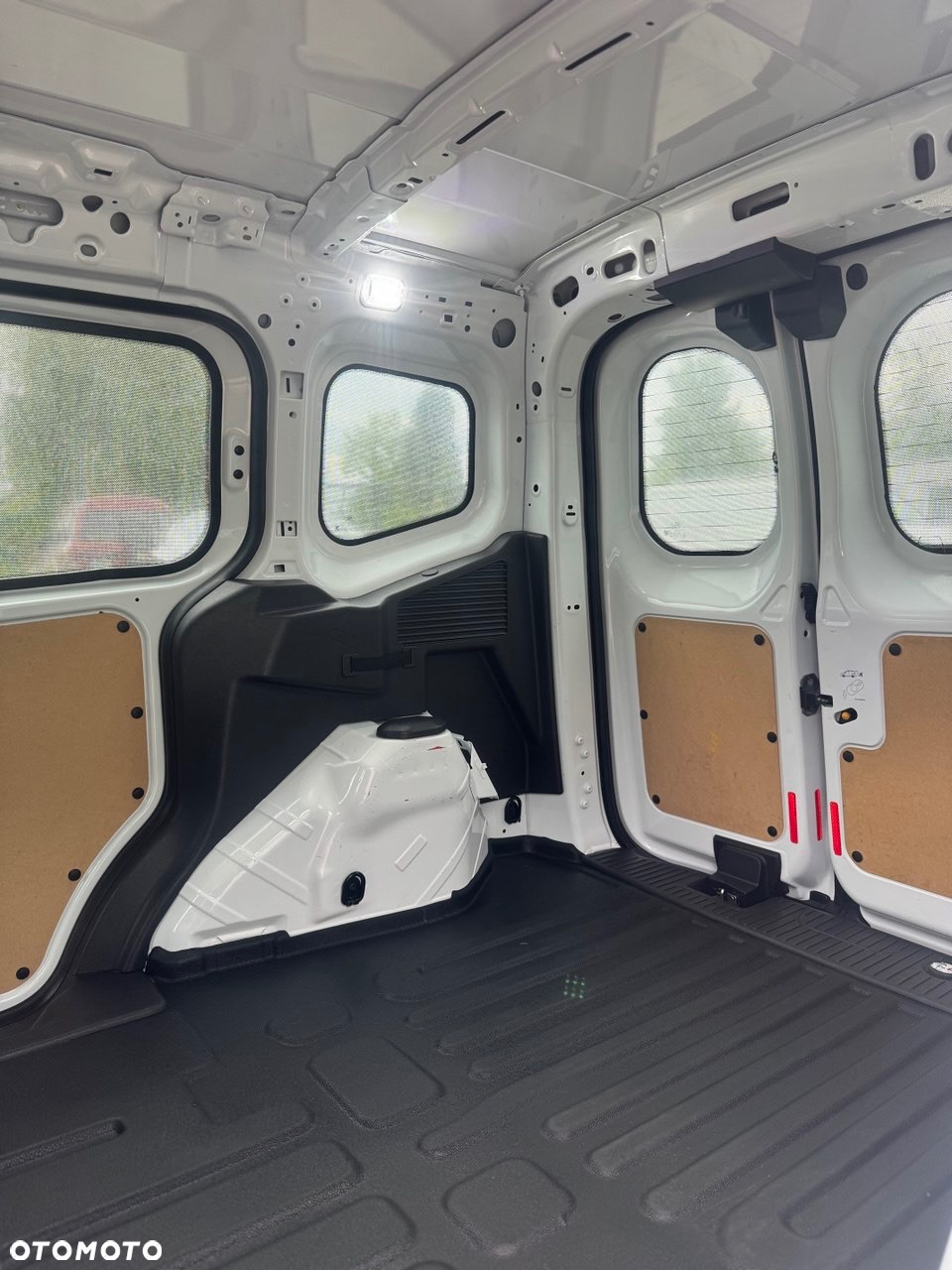Ford transit courier - 14