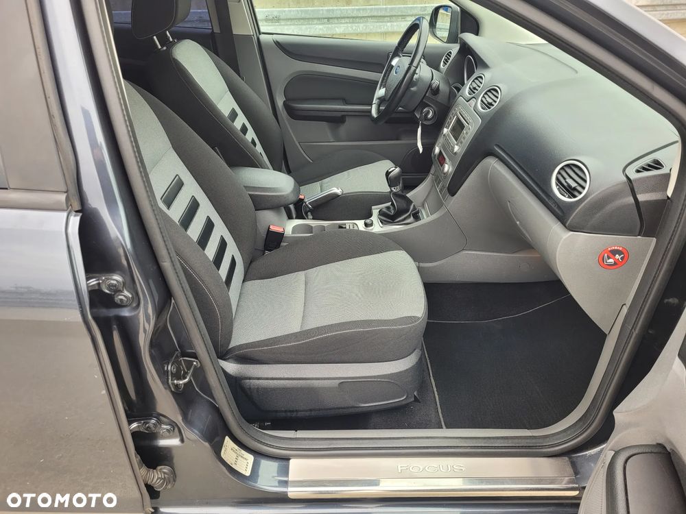 Ford Focus 1.8 Style - 8