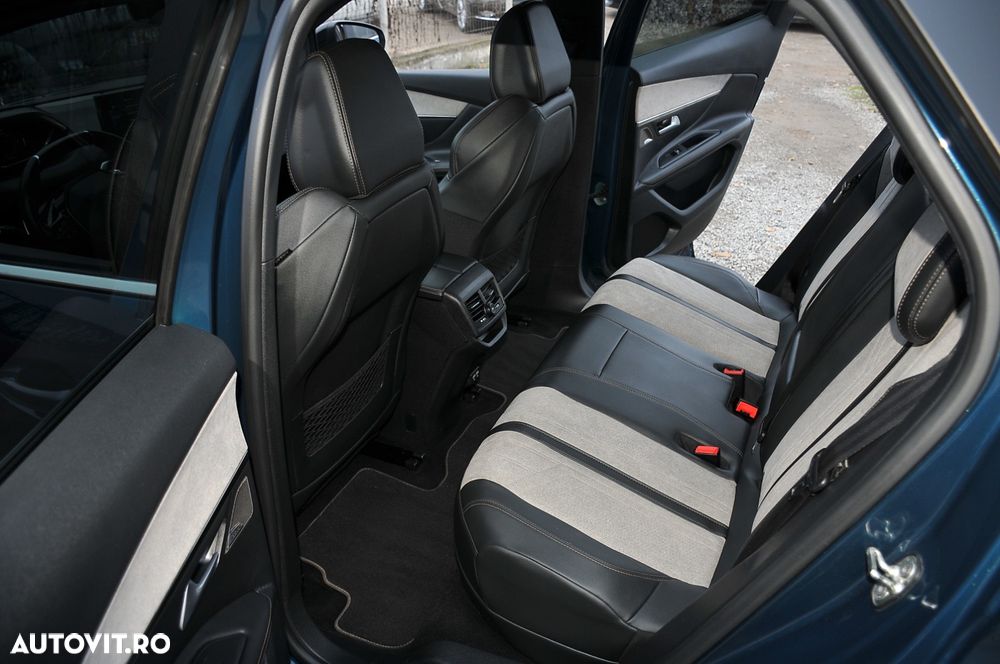 Peugeot 3008 Plug-In Hybrid 225 e-EAT8 GT - 11