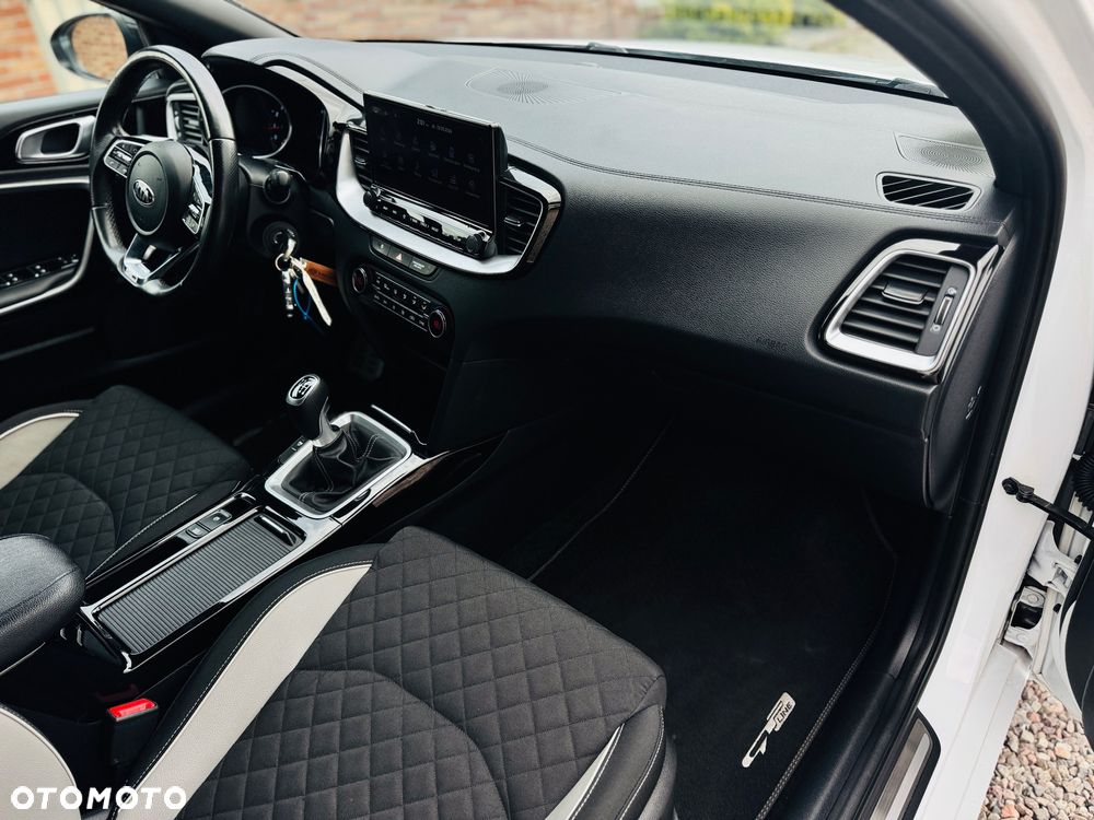 Kia ProCeed 1.5 T-GDI GT Line - 15