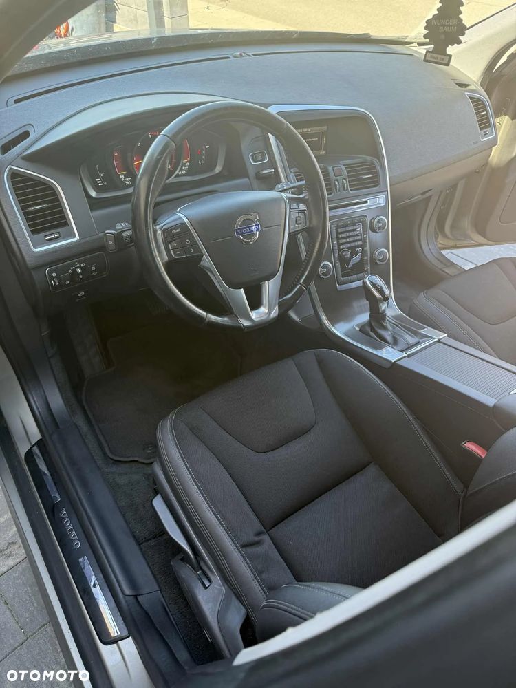 Volvo XC 60 D5 AWD Kinetic - 11