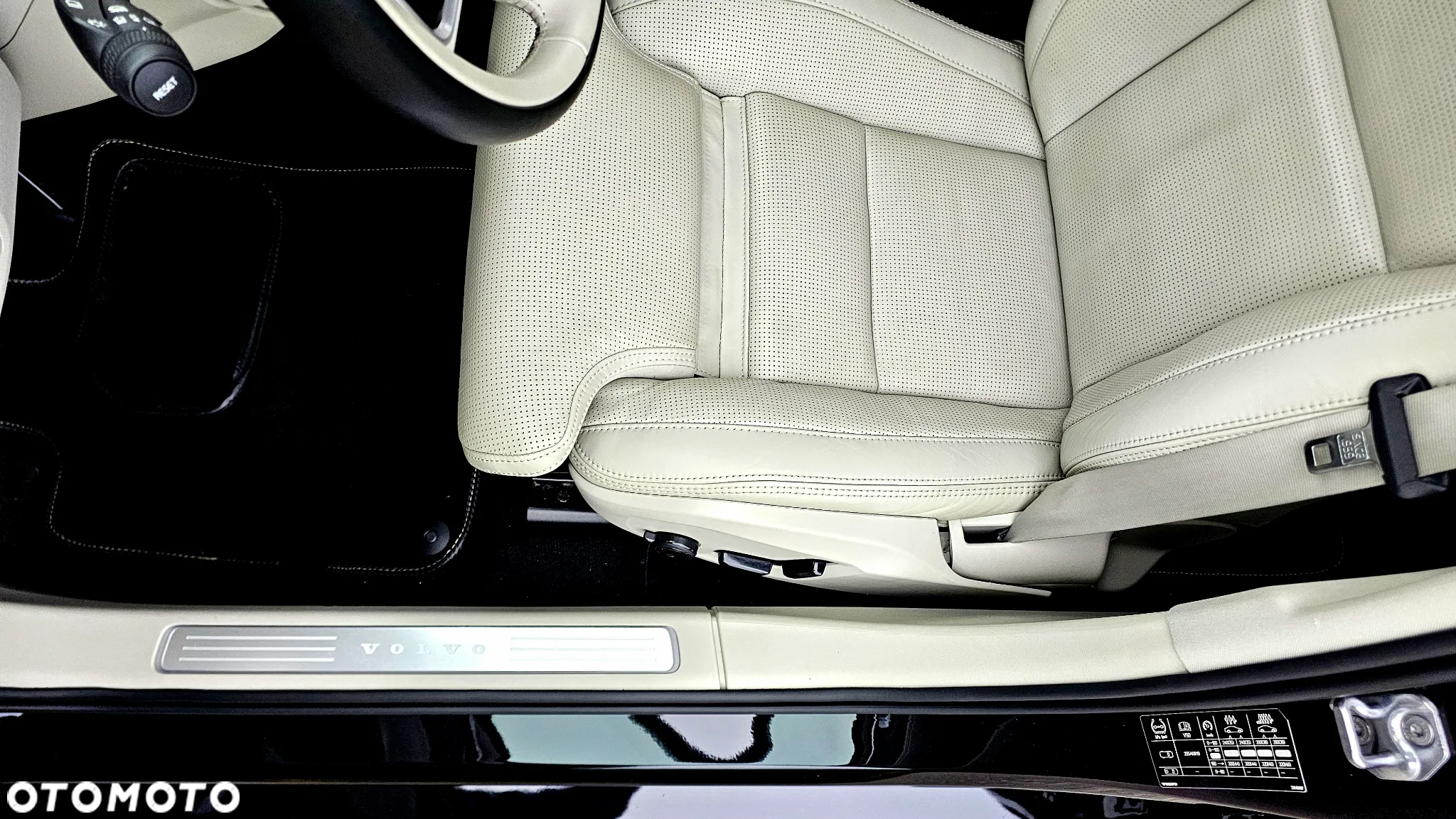 Volvo V90 T8 AWD Plug-In Hybrid Inscription - 33