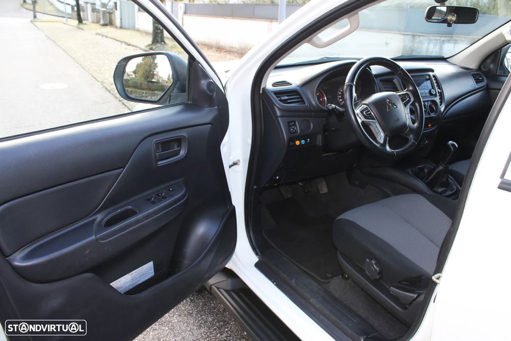 Mitsubishi L200 2.3 DI-D CD Invite 4WD - 24