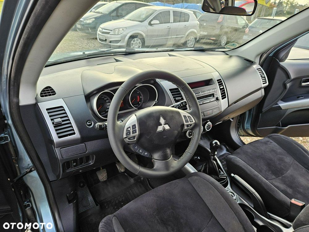 Mitsubishi Outlander - 8