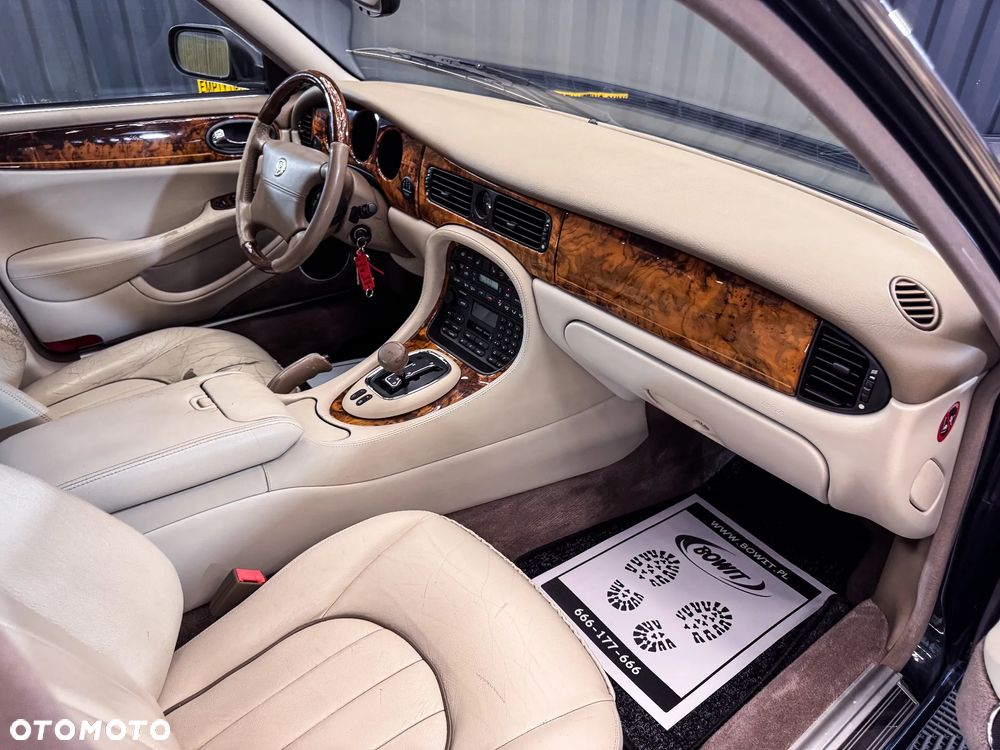 Jaguar Daimler 8 - 19