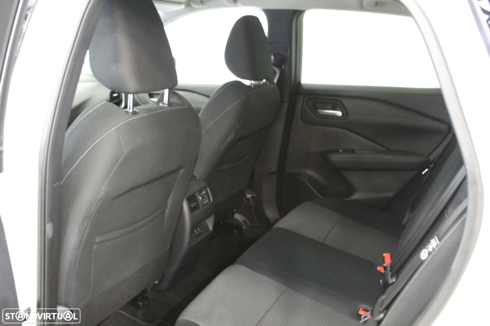 Nissan Qashqai 1.3 DIG-T N-Connecta - 24