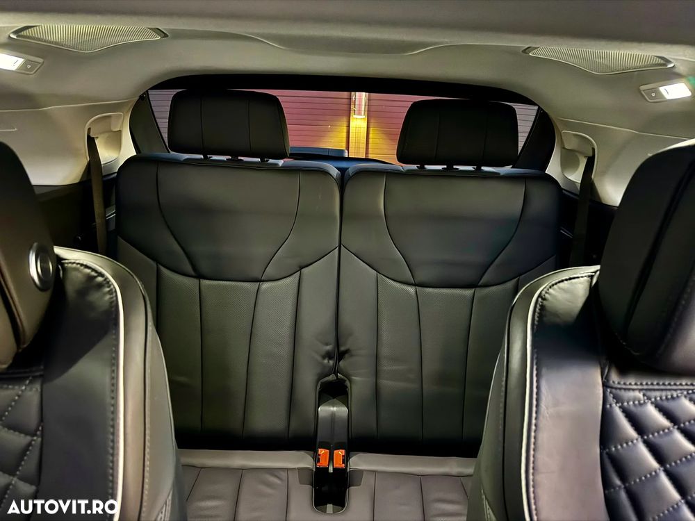 Hongqi E-HS9 - 12