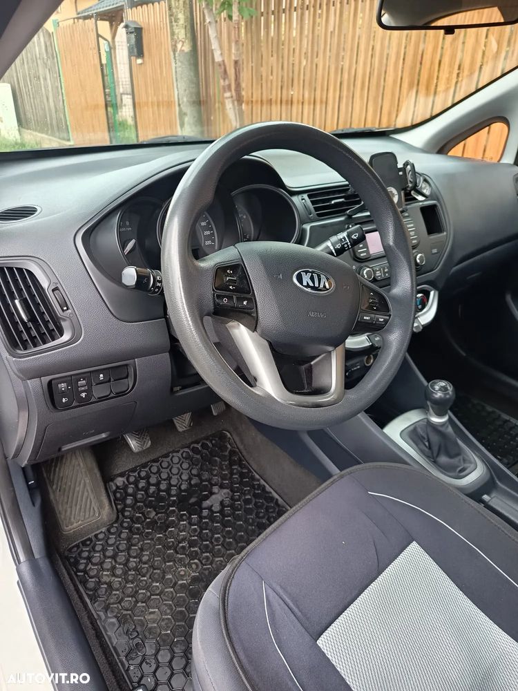 Kia Rio - 2