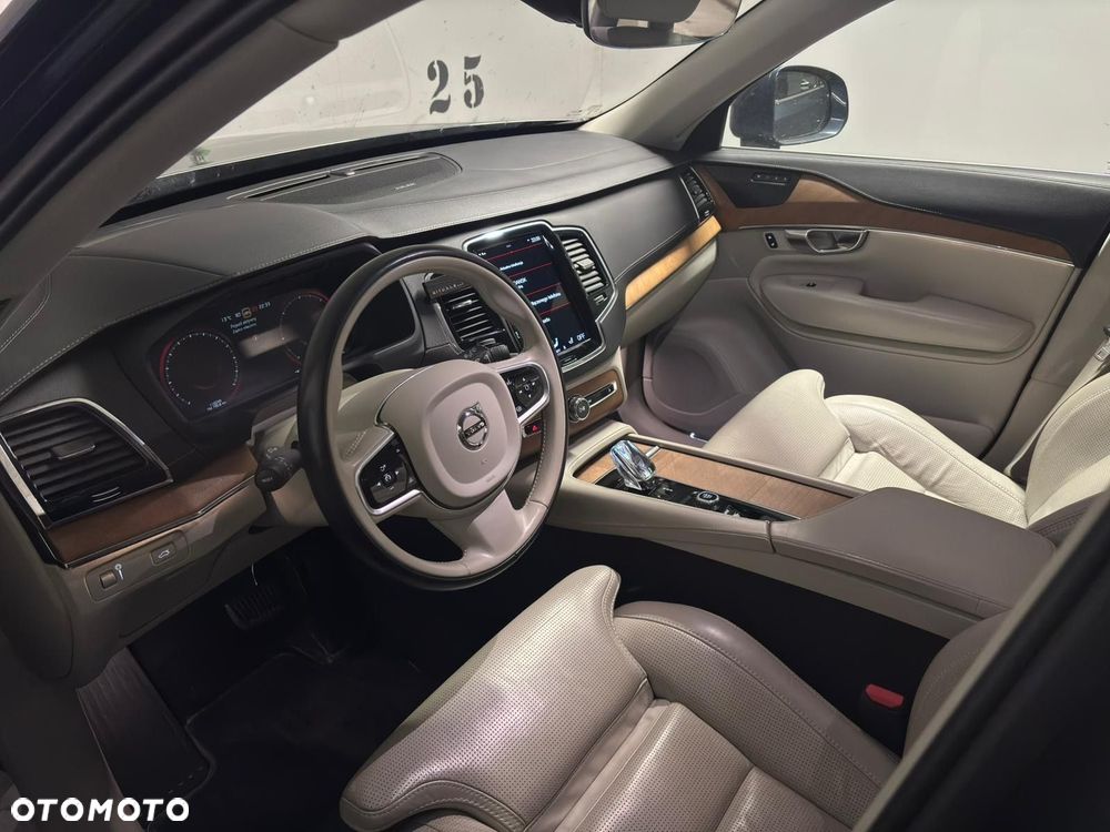Volvo XC 90 - 18