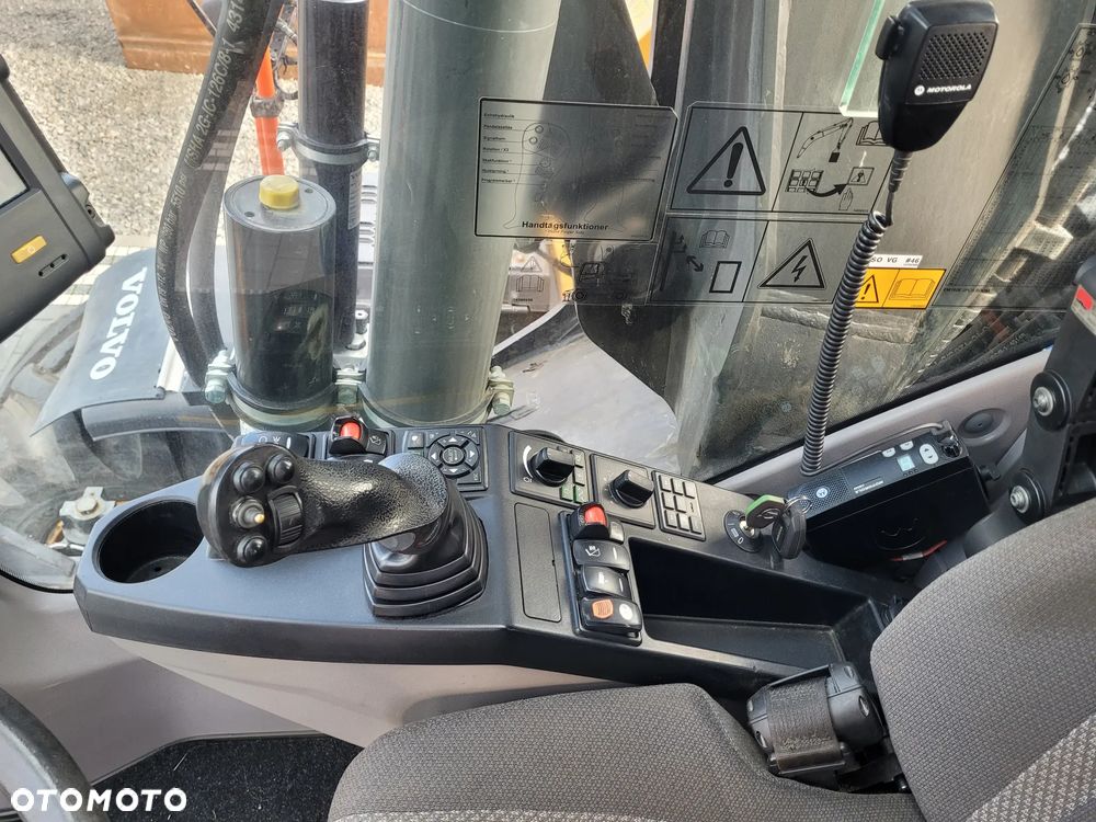 Volvo EW160E / ROTOTILT ze szczypcami / system niwelacji GPS 3D / przyczepa / - 16