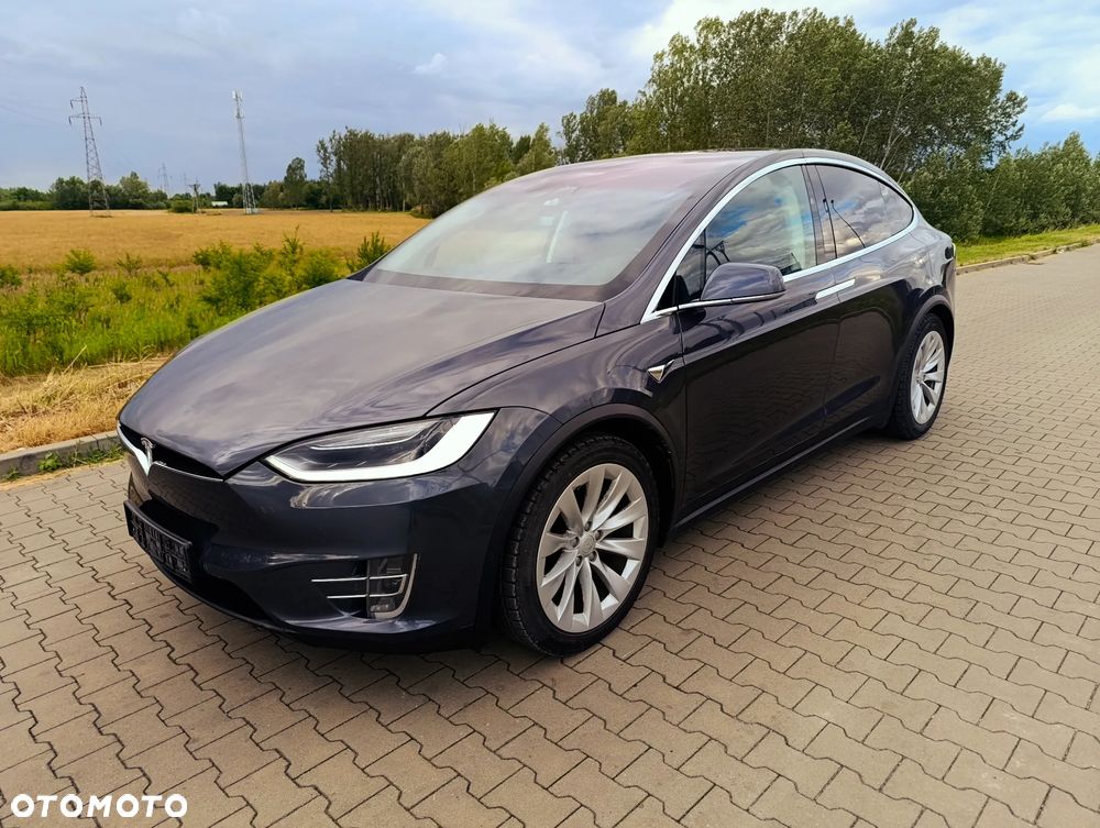 Tesla Model X - 20