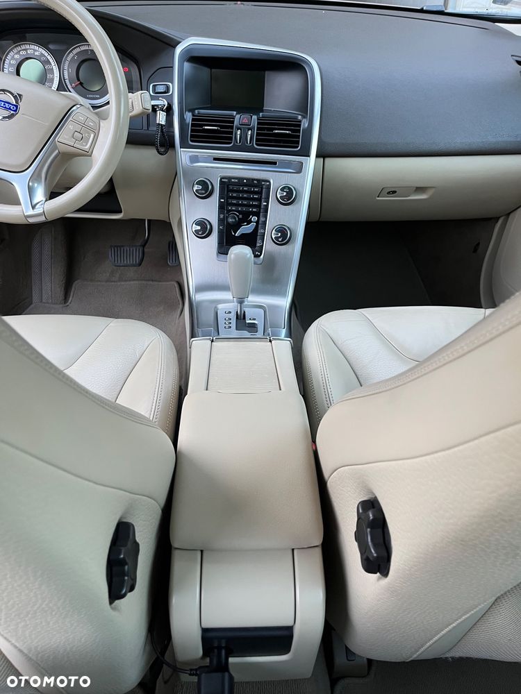 Volvo XC 60 D5 AWD Momentum - 16