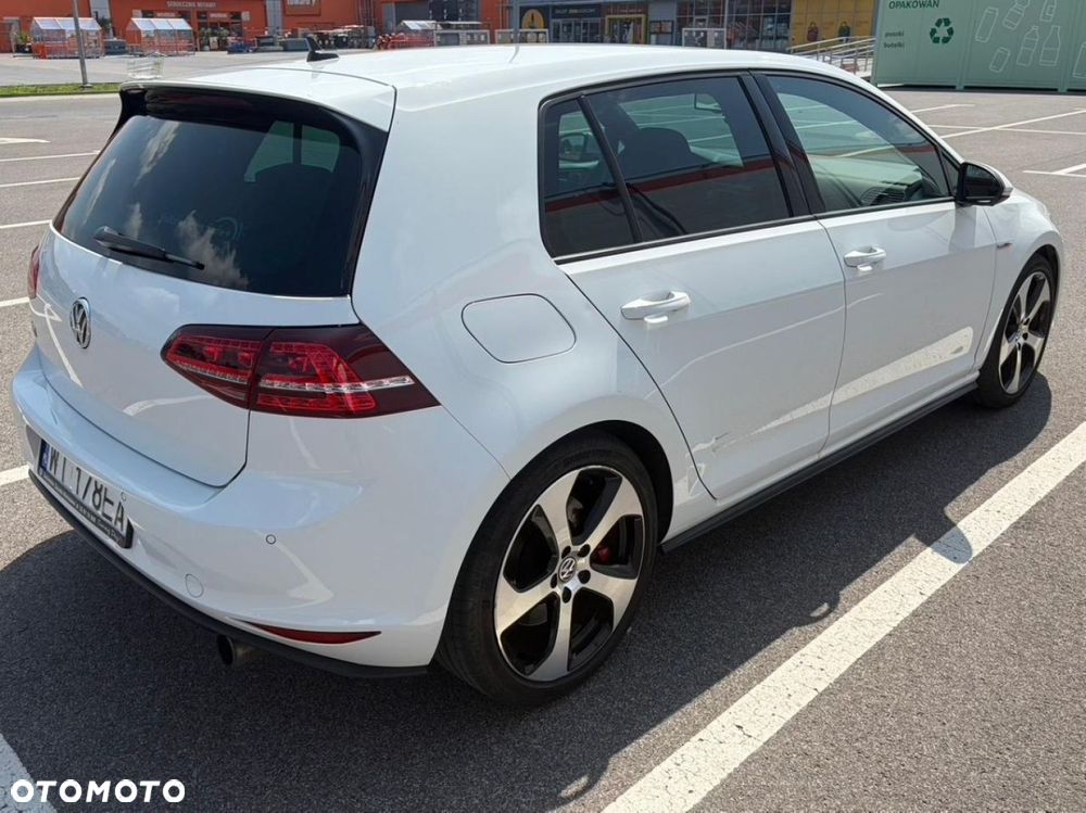 Volkswagen Golf - 2