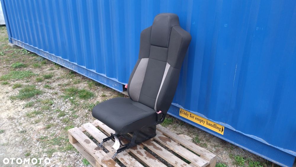 FOTEL PASAŻERA RENAULT TRUCK D T C K MIDLUM PREMIUM NO 126/180 - 3