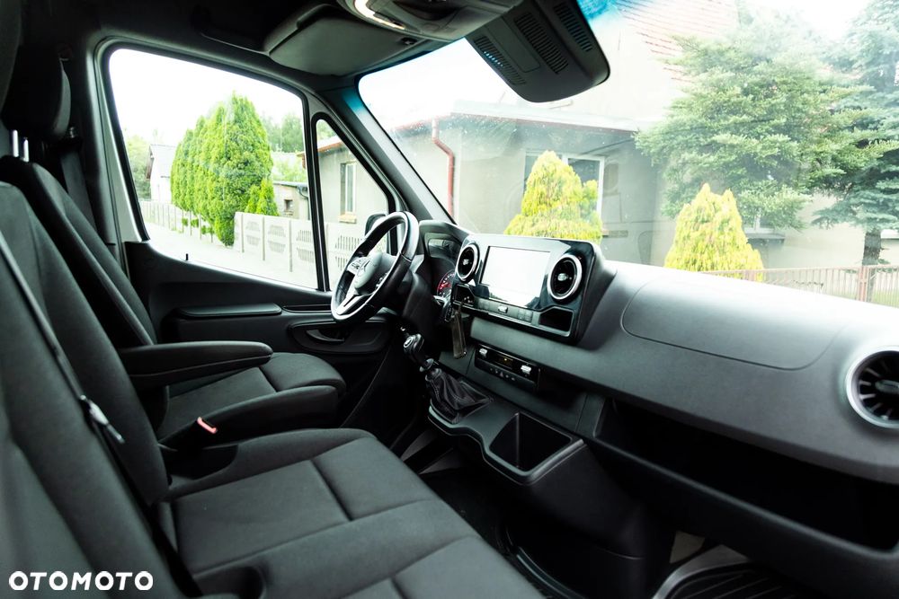 Mercedes-Benz Sprinter 907 316 CDI - 12